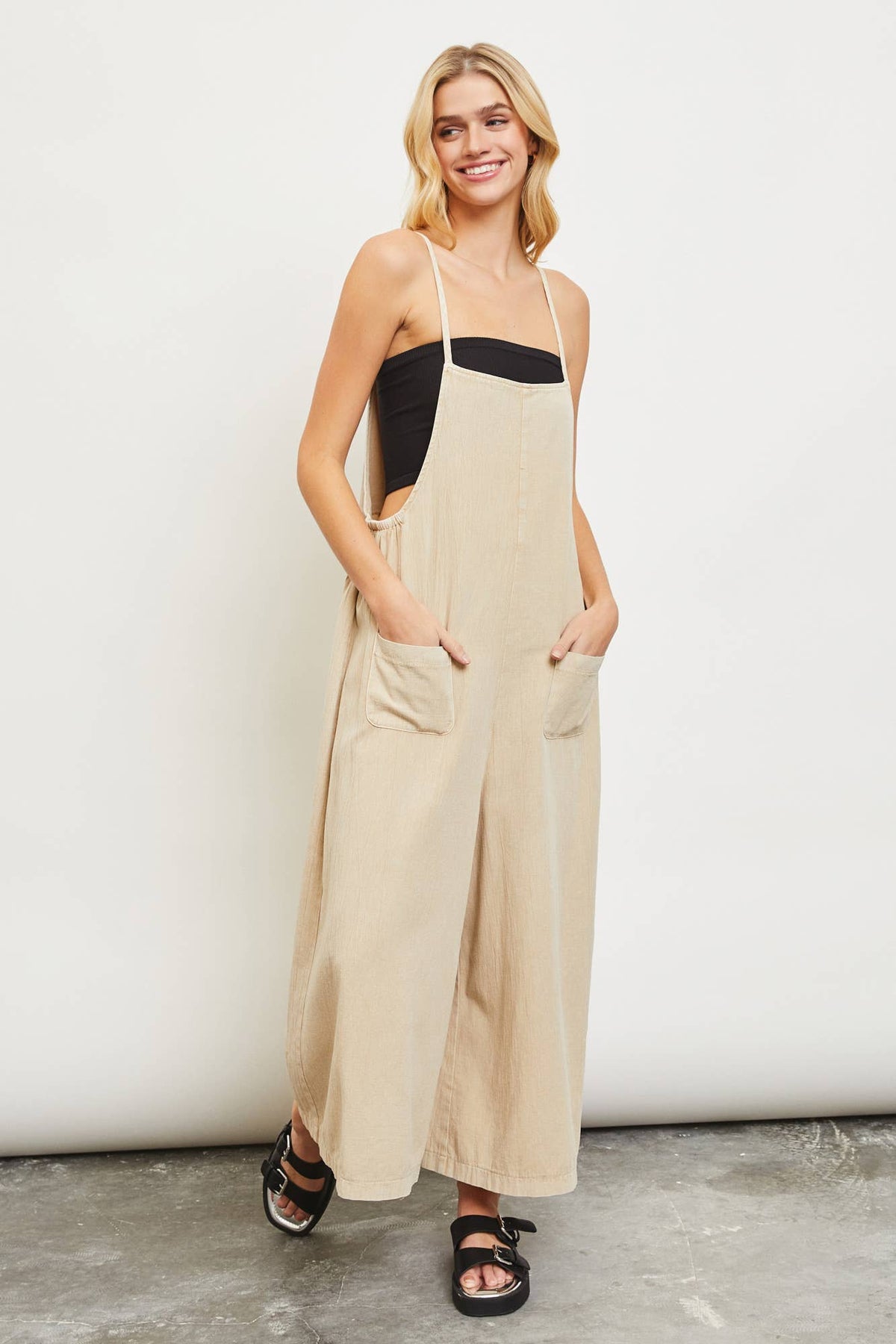 Wide-Leg Pocket Detail Overall Jumpsuit